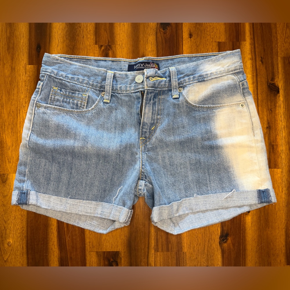 Vintage Levi's Women's Blue Bleached Denim Shorts Size 3